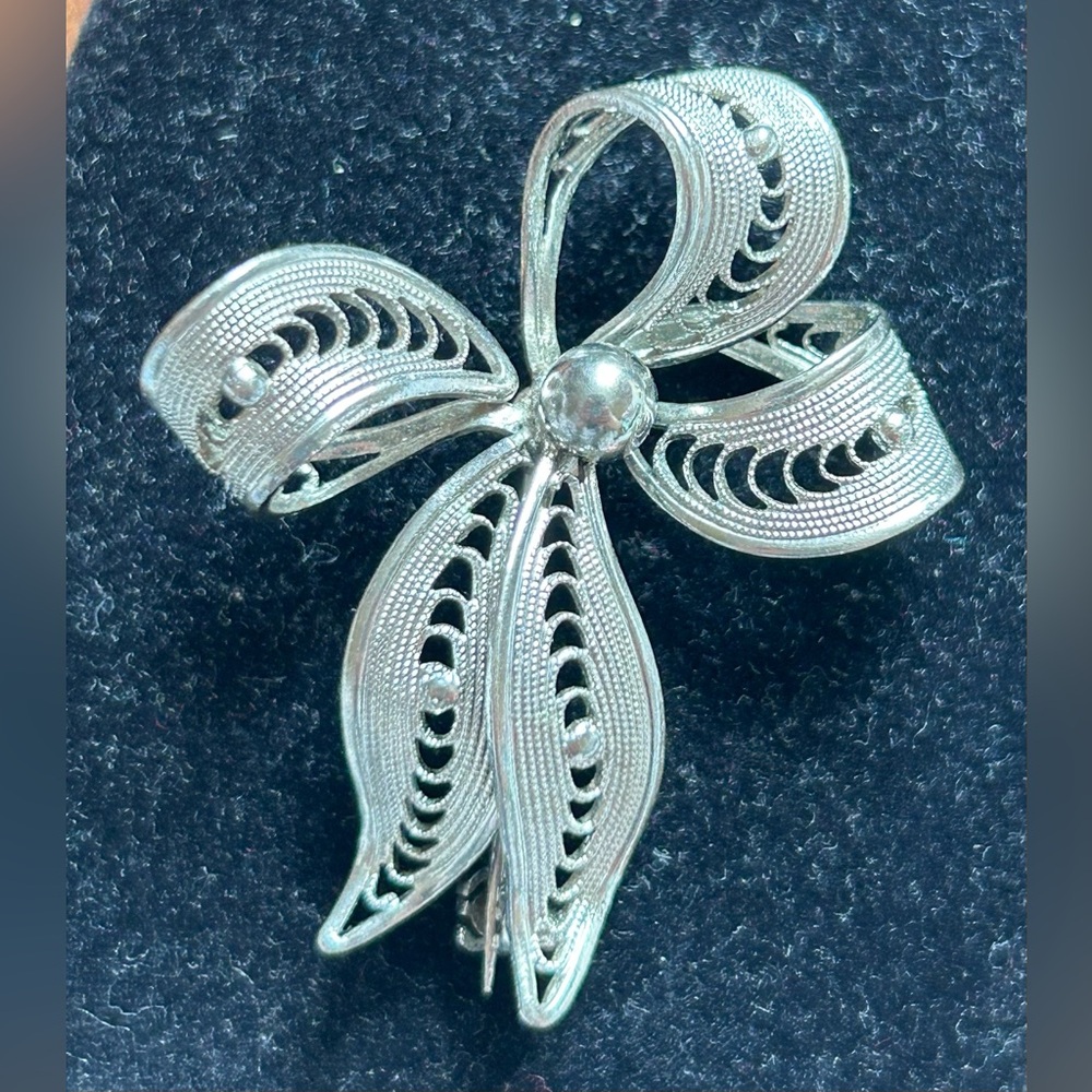 Vintage Western Germany Bow Filigree Silver stone Ribbon Brooch Pin